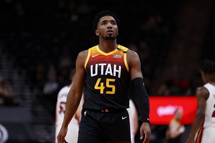 防守球员在 防守球员在